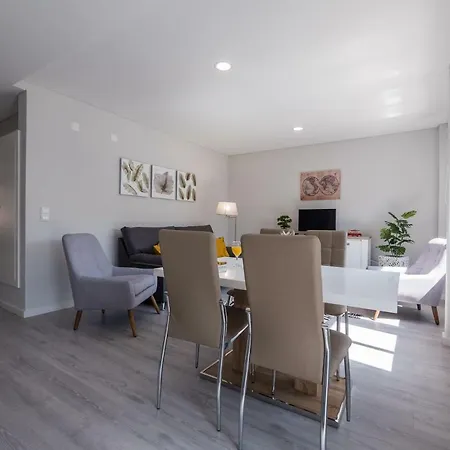 Rent4rest Sao Bento Charming Лісабон